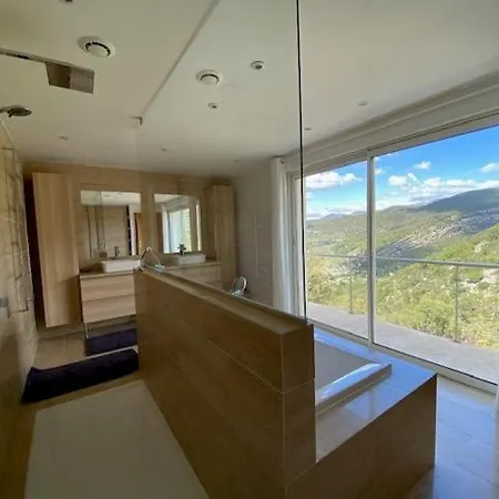 Le Riva Villa *